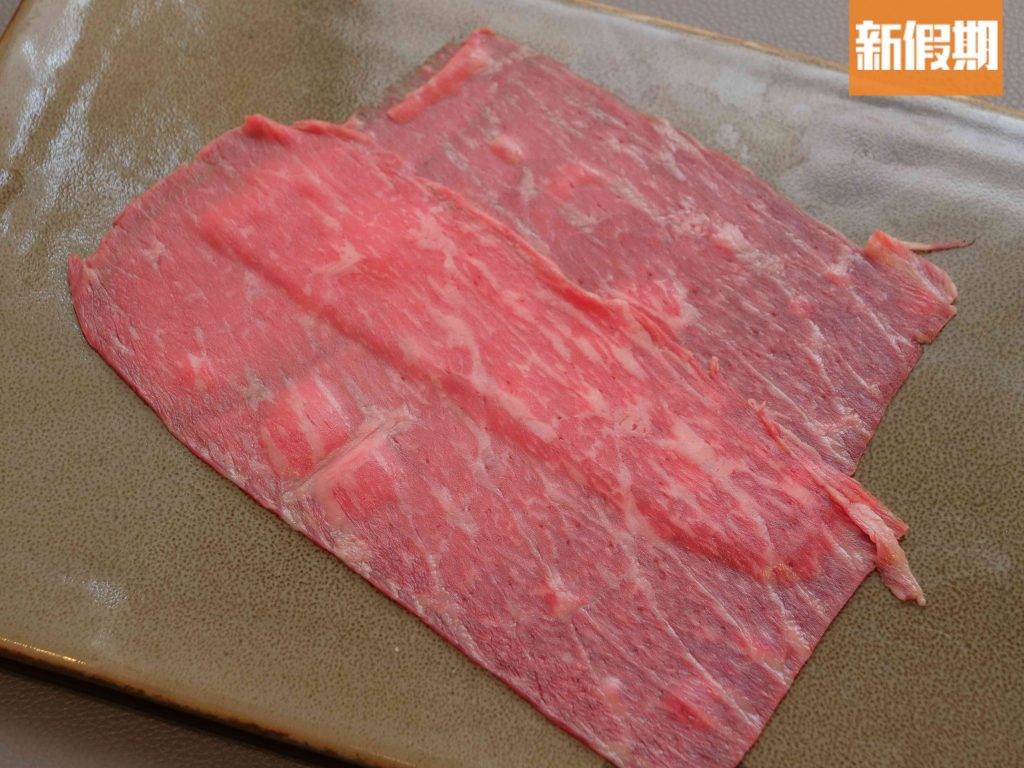 元朗 美國黑安格牛肩胛牛肉薄燒巨切，只限於日本薩摩牛放題餐供應。