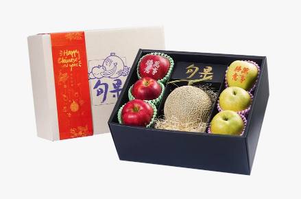 賀年水果 名物直送日本旬果禮盒 8有日本蜜瓜、雙色賀年印字蘋果、日本富士蘋果及日本王林蘋果。