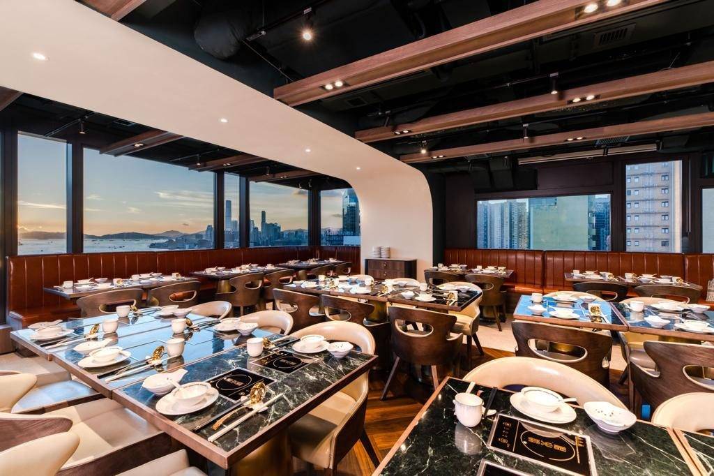 餐廳位於高樓層，可邊欣賞維港無敵海景，邊打邊爐。（圖片來源：網上圖片）