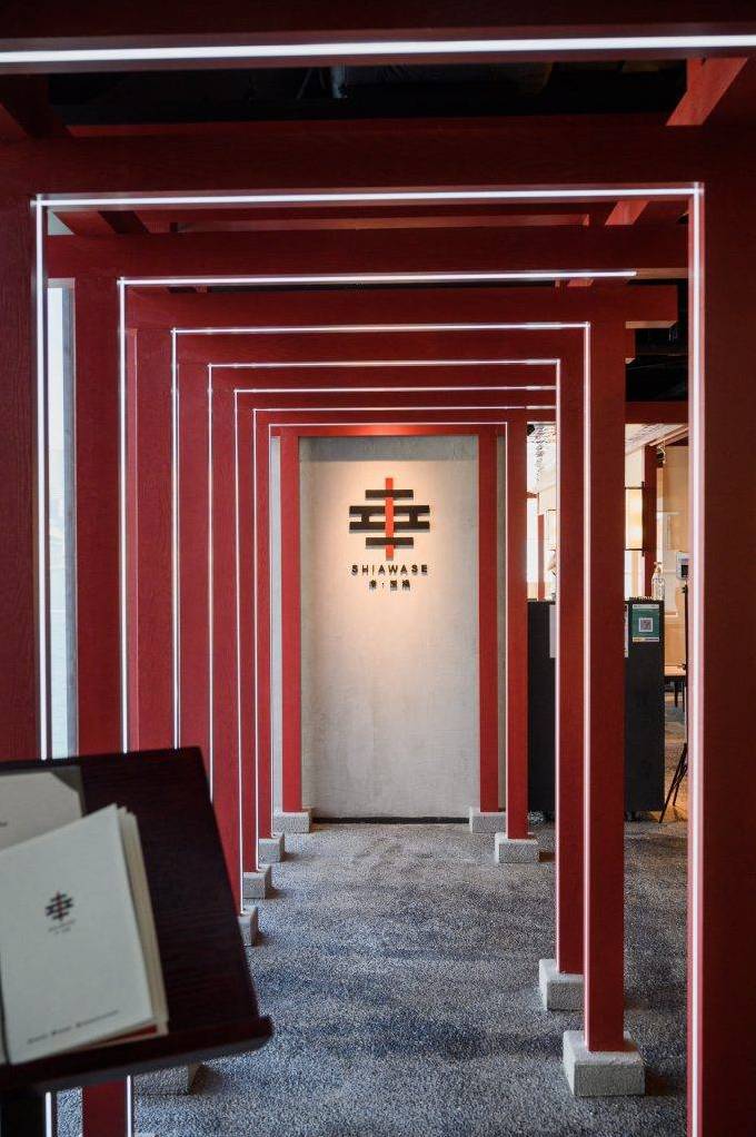 海港城餐廳 海港城餐廳｜幸匠燒以日式鳥居、神社為設計概念。