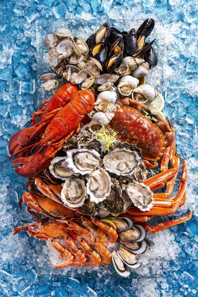復活節自助餐 生蠔、蟹腳、熟海蝦及翡翠螺等凍海鮮