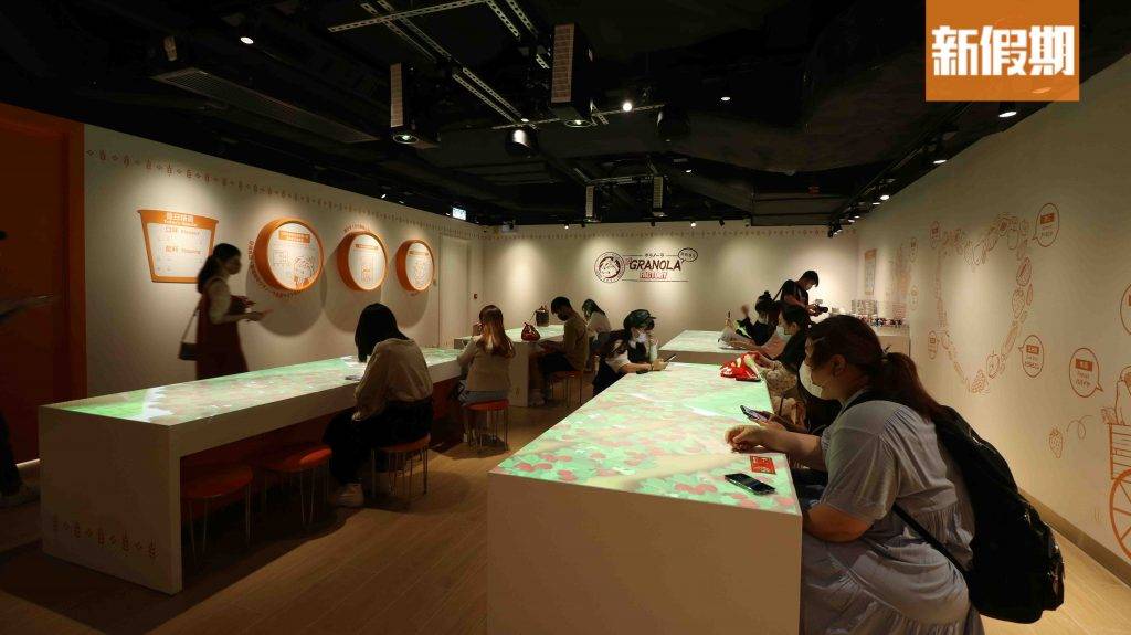 香港合味道紀念館 穀物麥片工作坊由「清仔」帶領下，以互動裝置同大家玩遊戲，了解麥片的製作過程。