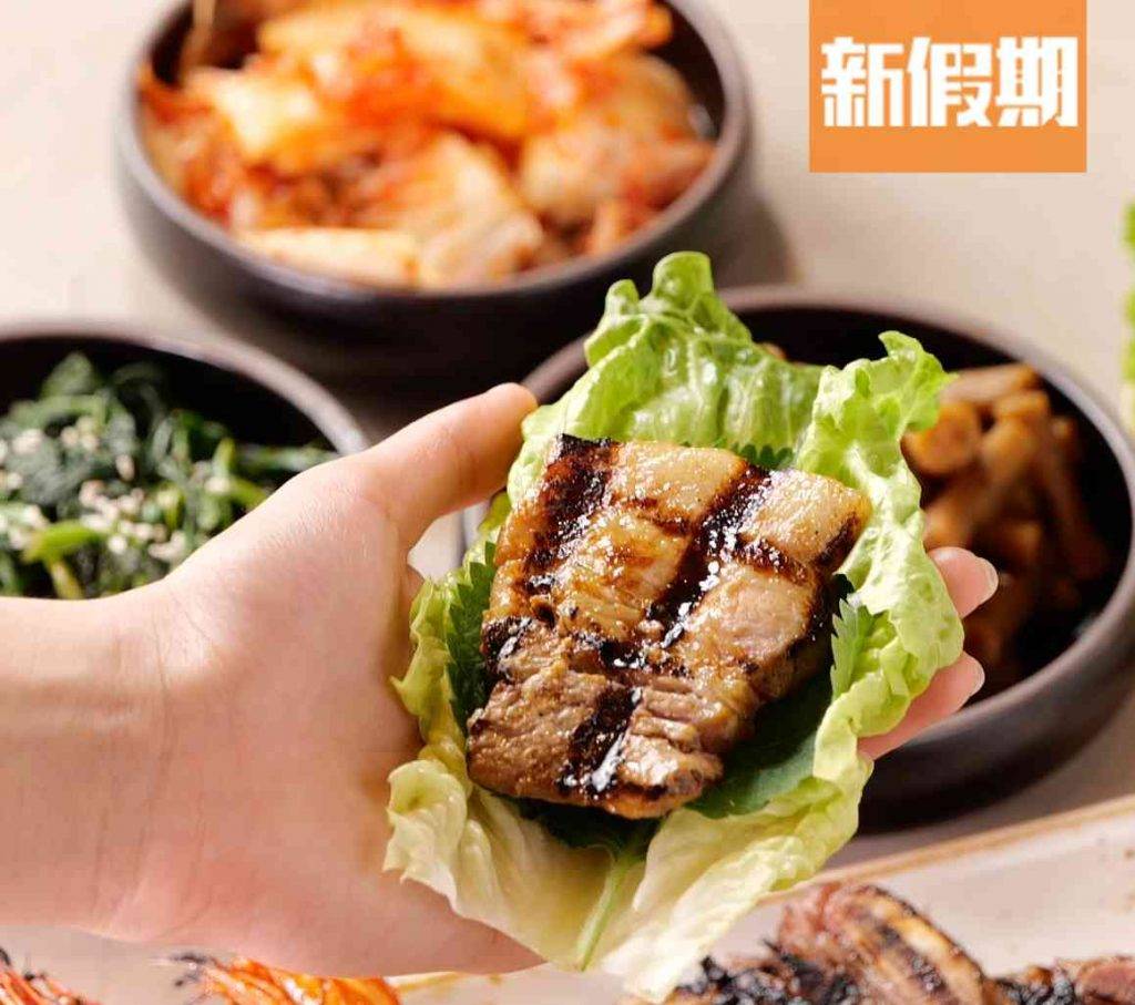 維港凱悅尚萃酒店 肉香Juicy的五花腩包上爽脆生菜，食落嗦嗦聲。