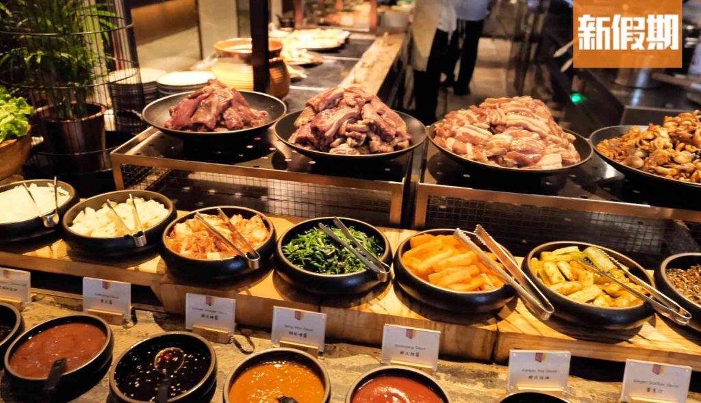 維港凱悅尚萃酒店 設有不同前菜及配料，可整生菜包同吃，超解滯。