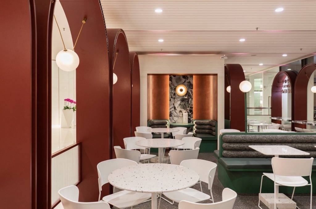海港城餐廳 海港城餐廳｜店內設計有60年代的復古味道，帶有懷舊的味道。
