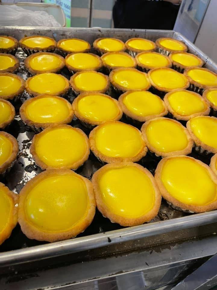 海濱美食 蛋撻一出爐，個個呈完美金黃色，蛋心脹卜卜。