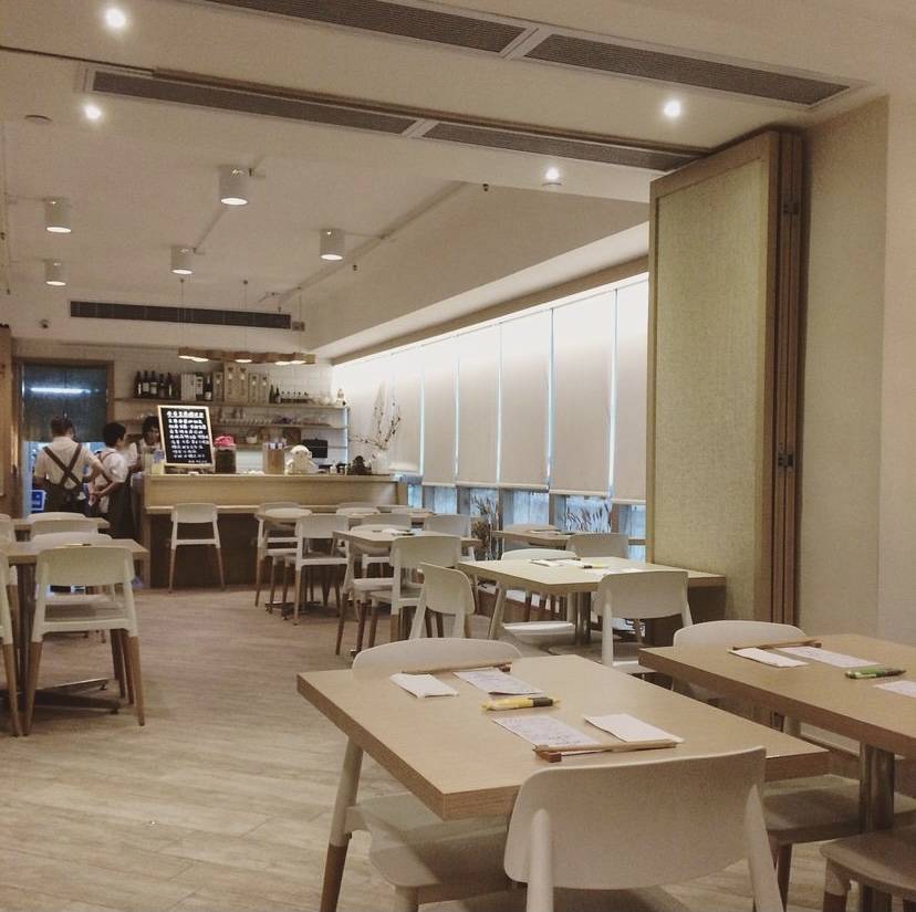 素食 素食餐廳｜居素屋是日系素食餐廳，店內環境簡約舒適。