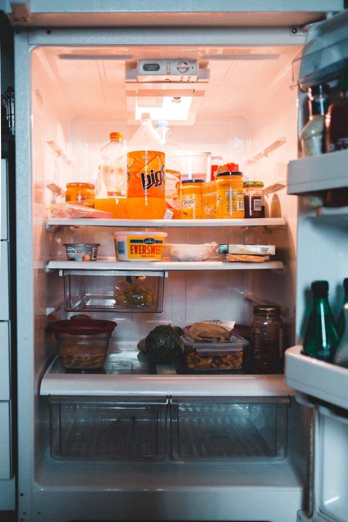 慳電 雪櫃內不要儲存太多食物。所有儲存的食物應先封存好及排列有序，讓冷空氣可流通無阻。