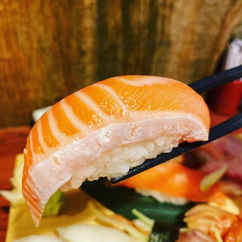 元朗美食 日本菜推介｜三文魚腩肥美帶油香。
