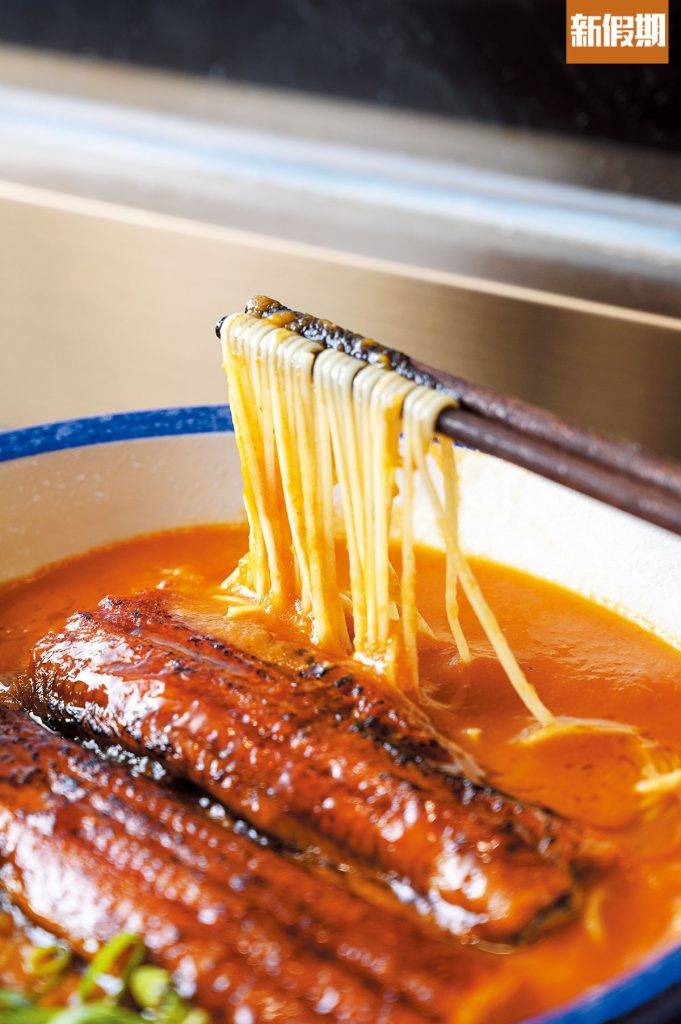 番茄仔 麵條沾上濃郁湯汁，更索汁惹味。