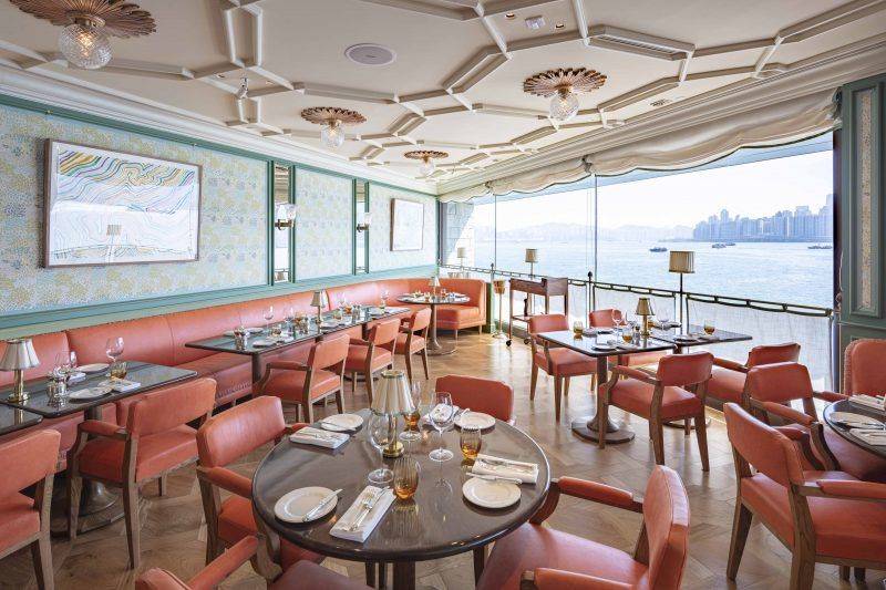 海景餐廳 餐廳設現場鋼琴演奏和醉人美景，女士們必定心花怒放。