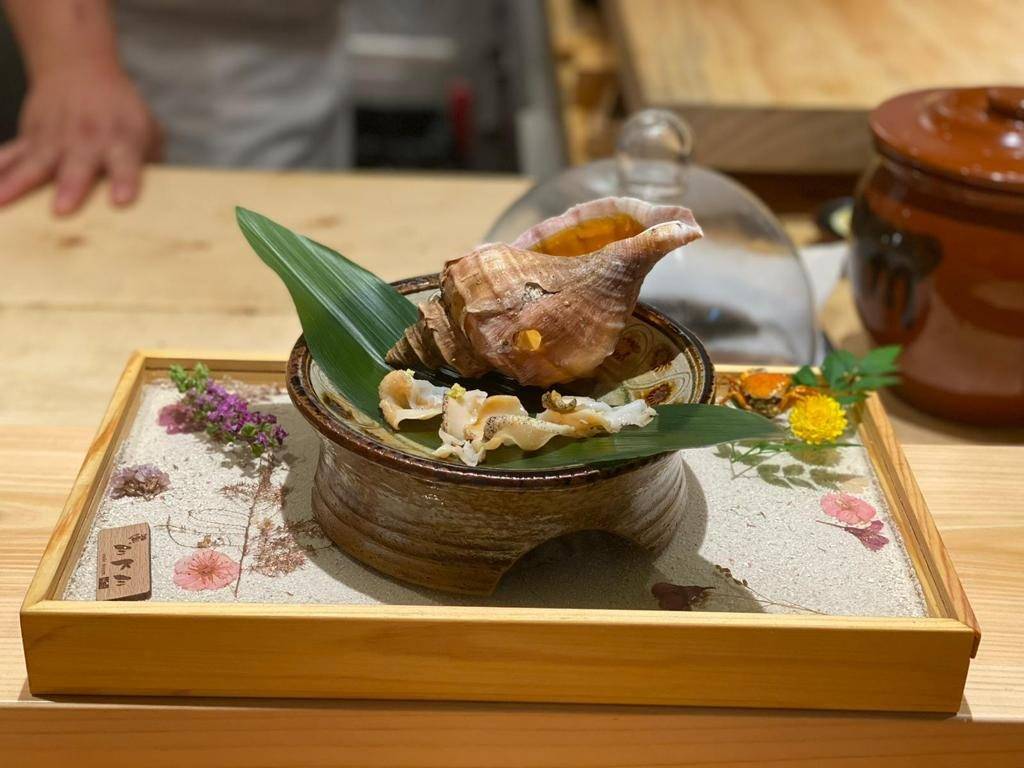 鮨美澄 燒海螺即燒的海螺焦香味重，螺內的螺汁更是整個菜式的精華。