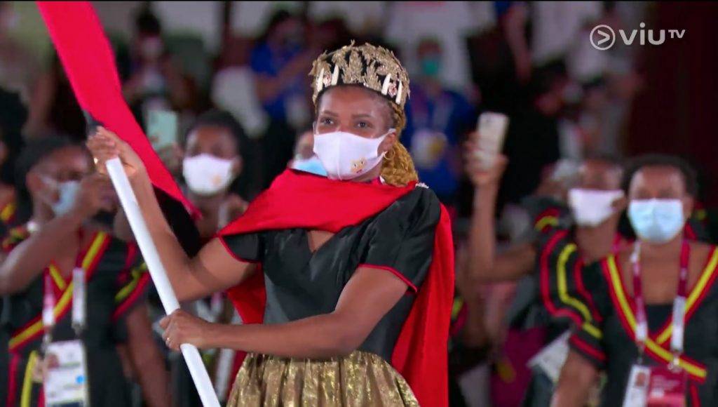 東京奧運開幕禮 非洲持旗手的服飾華麗搶鏡！