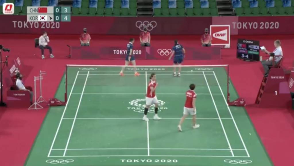奧運 7月27日的羽毛球女子雙人小組賽中，中國隊大戰韓國隊，相當激烈。