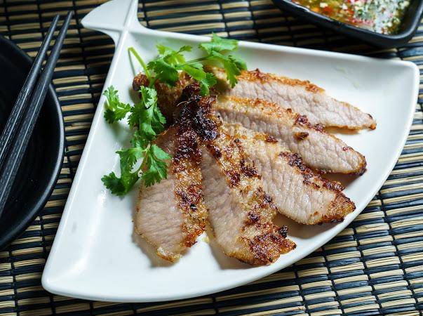 瀛豐 炭燒豬頸肉肉質依然軟嫩，外沿脆身超Juicy。