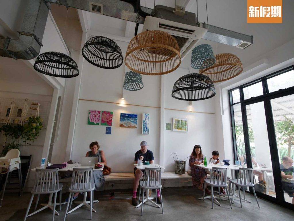 MIRROR 梅窩美食｜Pause Cafe店內裝潢簡潔，座位也不多，非常舒適。