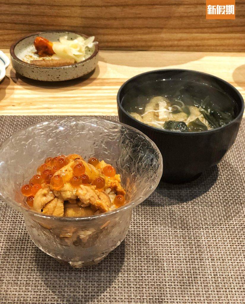 日本菜 日本菜推介｜海膽三文魚子迷你丼十分足料，鋪滿一大碗。麵豉湯亦不馬夫，海帶、豆腐盛得滿滿。