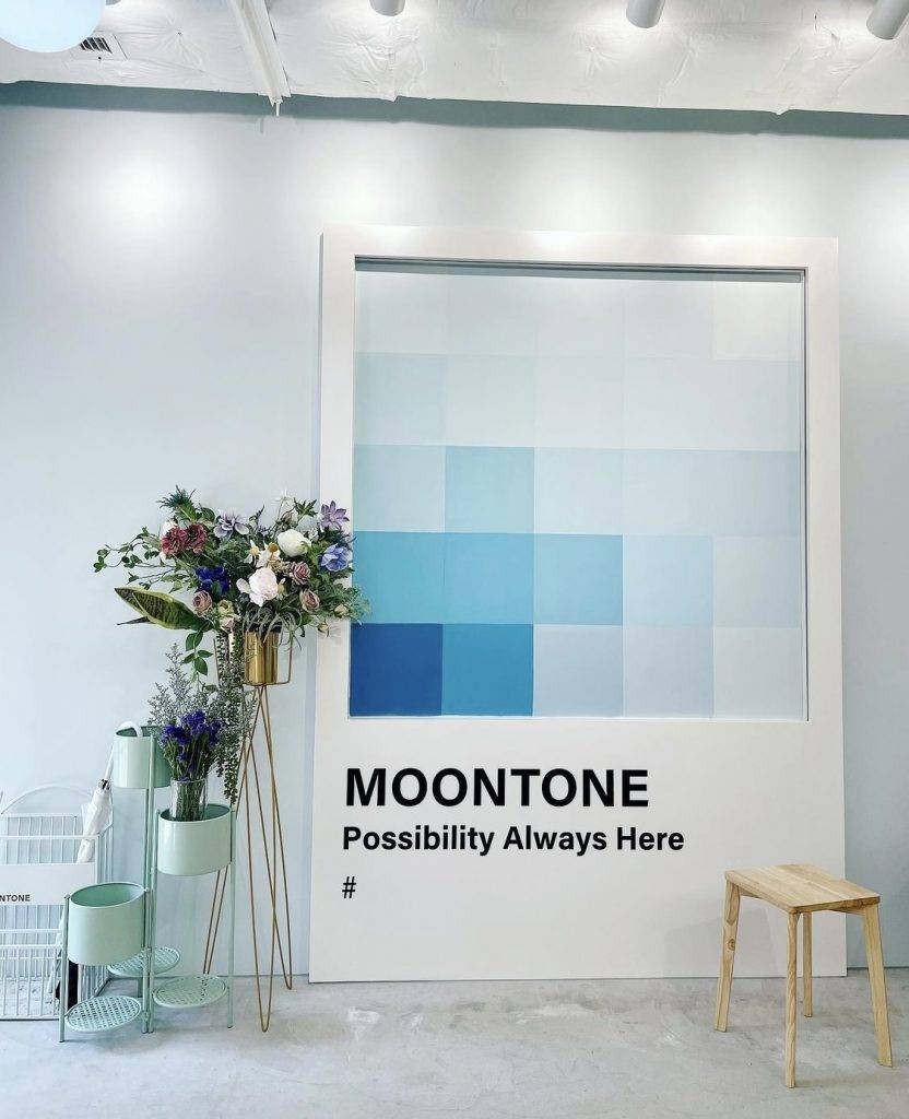 Moontone Cafe於太子5月開業，場內有Pantone打卡位。