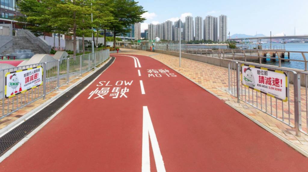 荃灣單車徑 在單車徑開放初期，土拓署特別安排單車大使，為市民提供協助。
