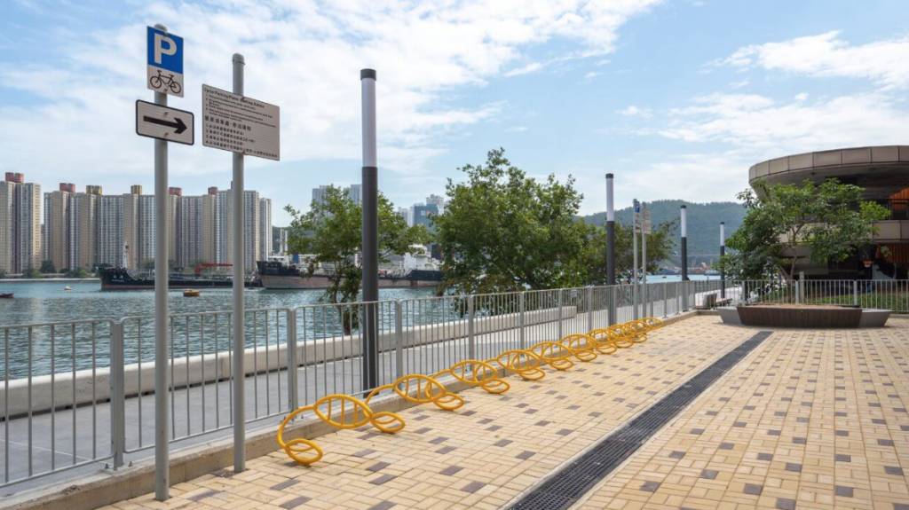 荃灣海濱段單車徑 有多個單車停泊處