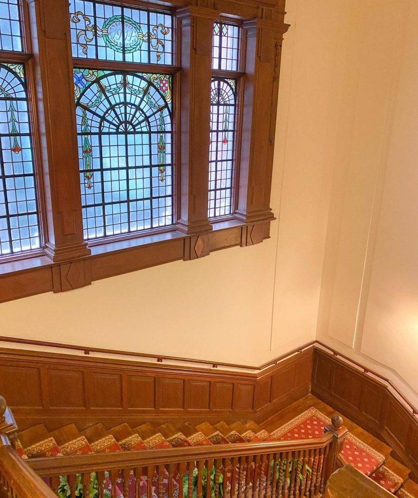 孫中山紀念館 樓梯旁色彩斑斕的玻璃窗。