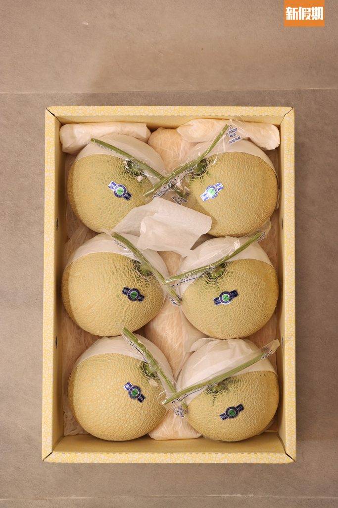 日本蜜瓜 以木箱盛載，一盒6個。