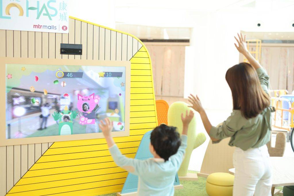 The LOHAS康城 家長可跟小朋友到「Kids 益智遊樂園」玩各種AR互動遊戲，放電必玩之一！