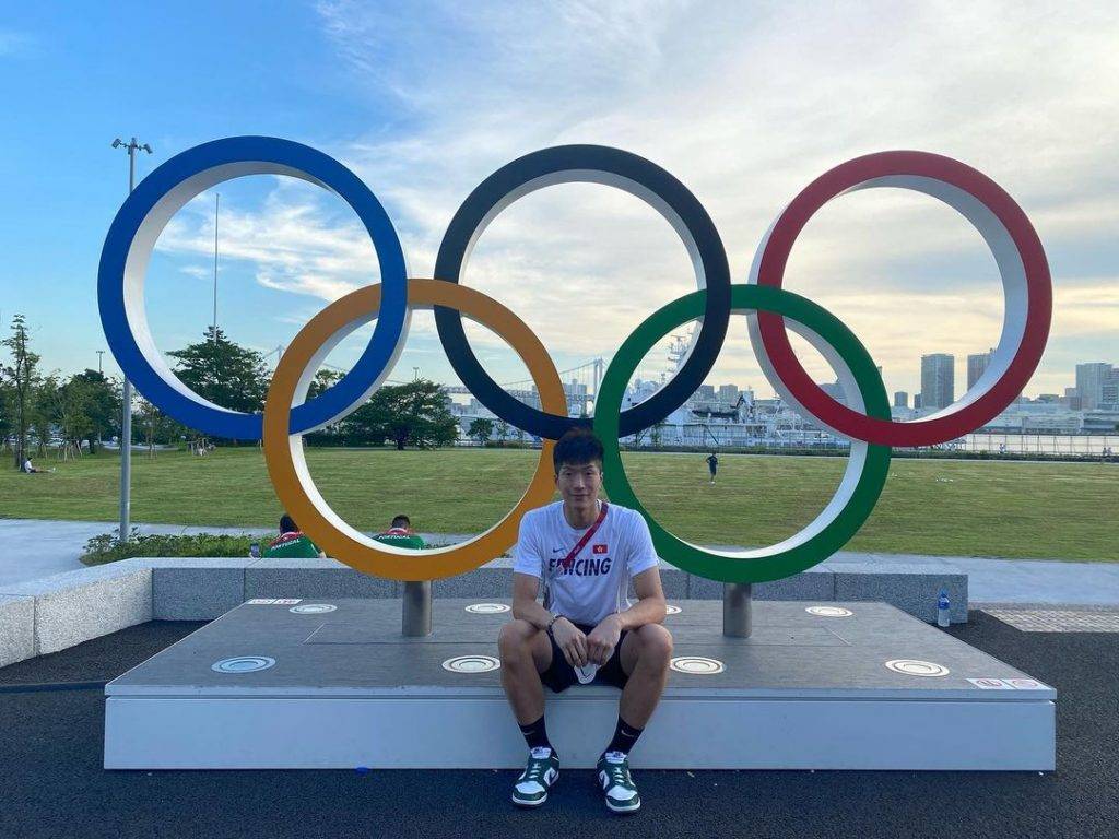 香港運動員 張家朗為港隊取得久違的奧運金牌，全城歡呼!