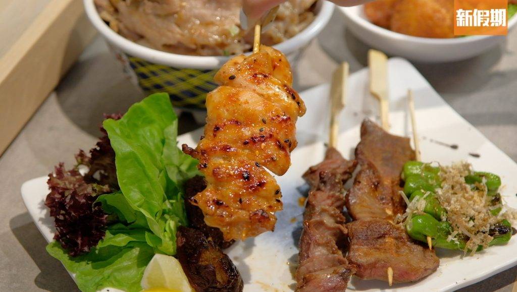 中環街市 雞腿肉串燒每件都是單點，即燒即呈上，咬落肉質鮮嫩，油香感溢出。