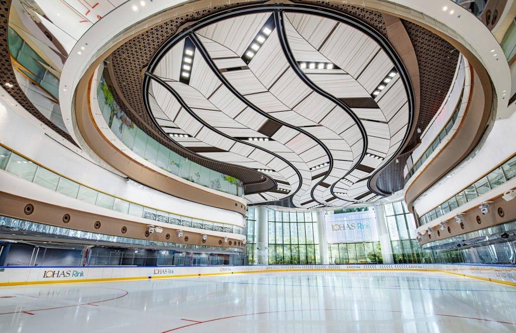 The LOHAS康城 LOHAS Rink 為全港最大型及首個採用最新節能科技的環保溜冰場地。