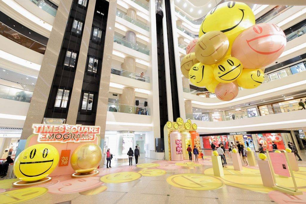 時代廣場座落於銅鑼灣中心地帶，有逾230家商店共分為17層。（圖片來源：Hong Kong Times Square＠FB）