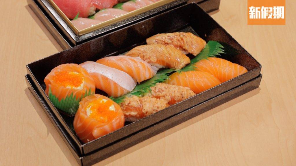 DONKI迴轉壽司店 三文魚套餐$90三文魚套餐是眾多中最抵食，一盒10件，而且包含的款式眾多，竟然仲有花之戀！