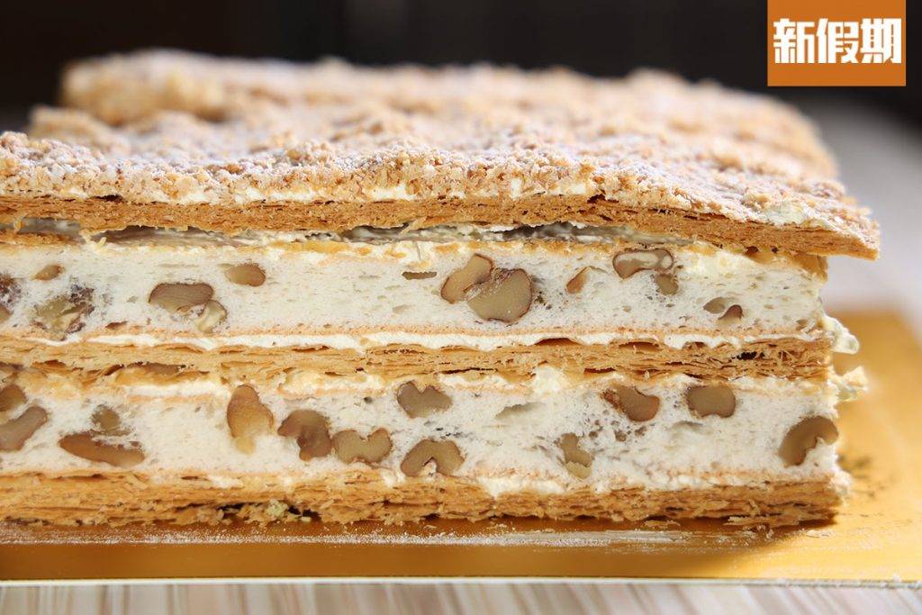 森林麵包 港式傳統九層拿破崙8/1磅拿破崙共有9層，3層酥皮、2層合桃蛋白蛋糕及其4層鮮牛油忌廉。