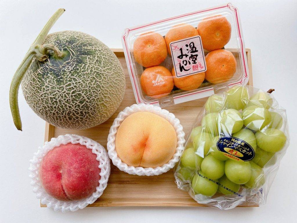 K Plus 「花菓山」主要售賣日本的新鮮水果、各式果籃及精緻水果盒等，所有貨品都經店主嚴選。