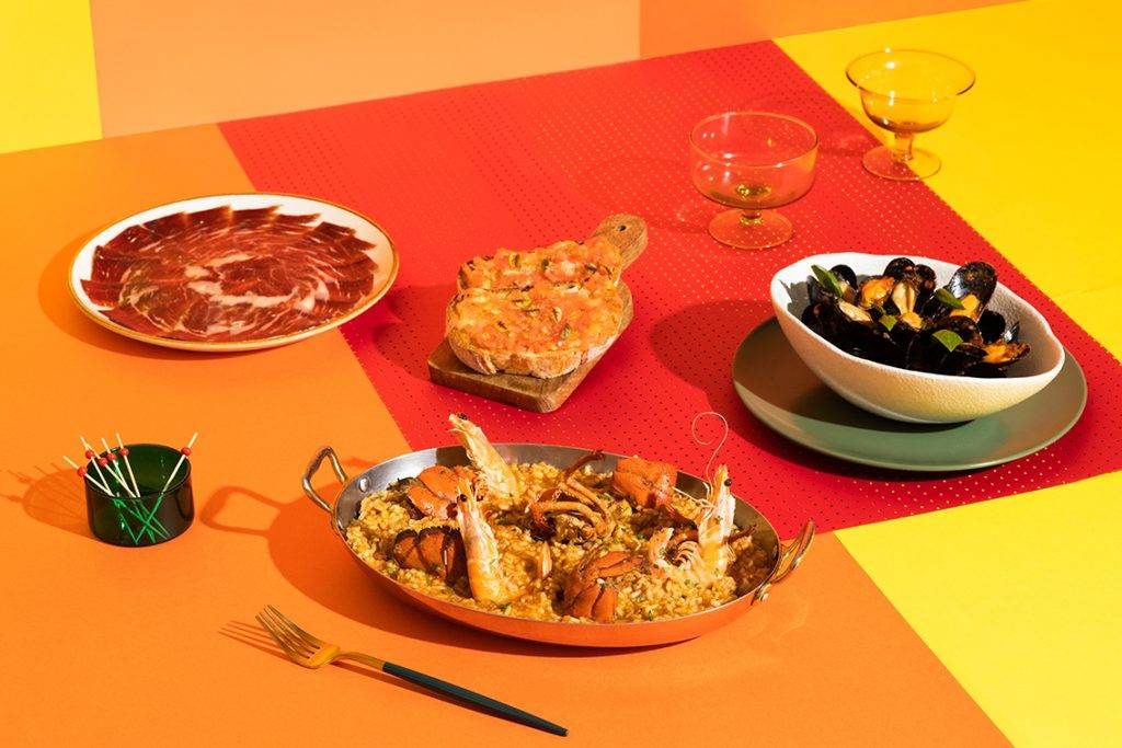 生蠔自助餐 西班牙的代表包括龍蝦大蝦燉飯與西班牙火腿。
