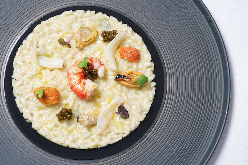 radicalchic 海鮮意大利飯賣相跟傳統的意大利risotto不同，富有美感，海鮮分佈在飯面不同角度，一啖一海鮮，每一口都有不同的味道。