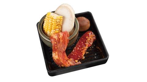 牛角燒肉 秘製壺漬韓國豚梅肉以特大份量約25厘米奉上，秘製壺漬醬汁惹味之餘更提升了豚梅肉的味道，肉質鮮嫰而且非常腍軟。