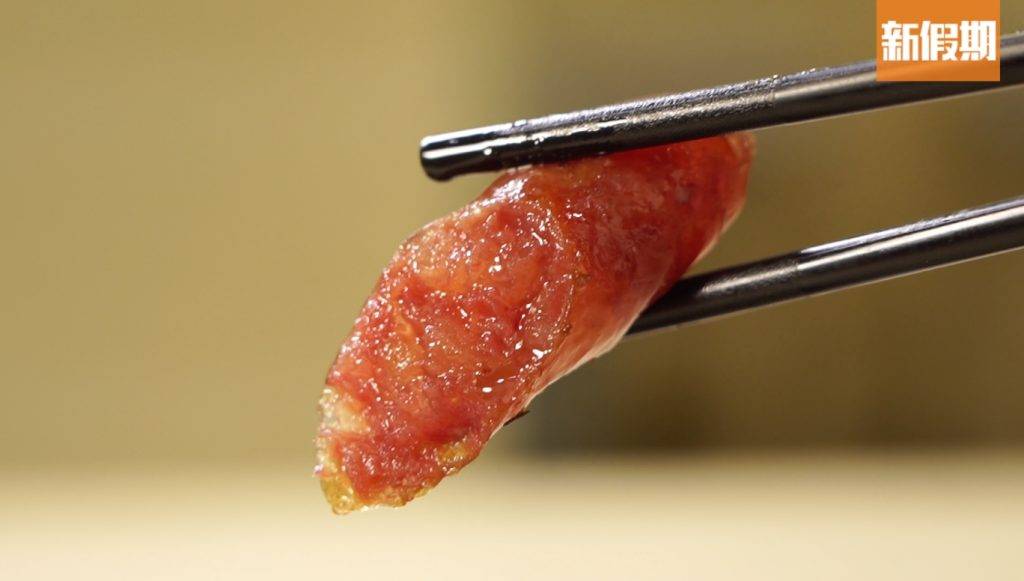 強記美食 臘腸用香港人手製作的品牌，肉汁從肉縫間浸出來。