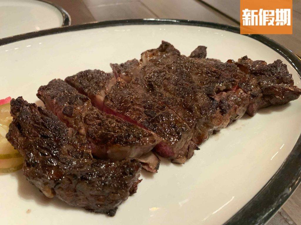 扒房餐廳 美國黑安格斯肉眼$62812 安士）肉汁豐腴，厚實而帶有咬勁。