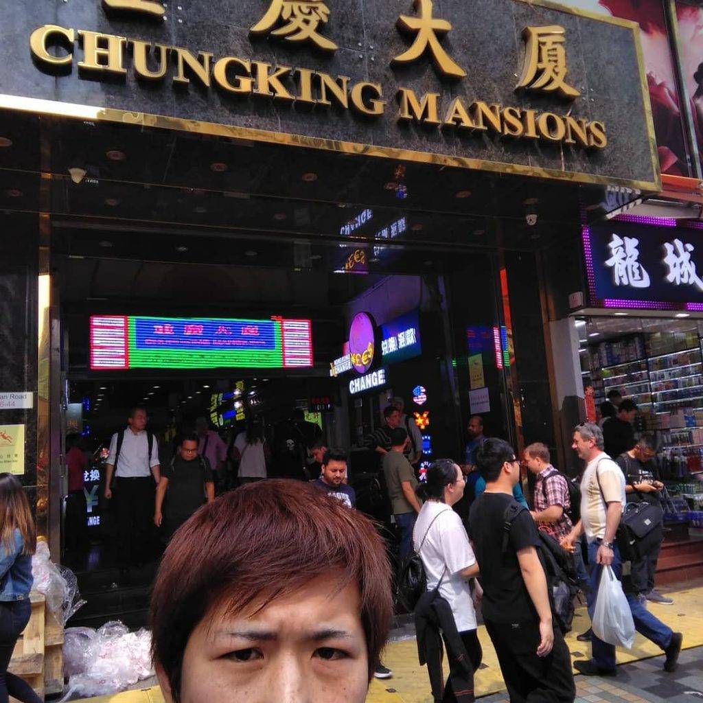 無業 「どぴゅ監督」也曾經來香港及淘門旅遊，他表示香港物價真的非常高，亦推薦大家去澳門賭場飲免費水及三文治。