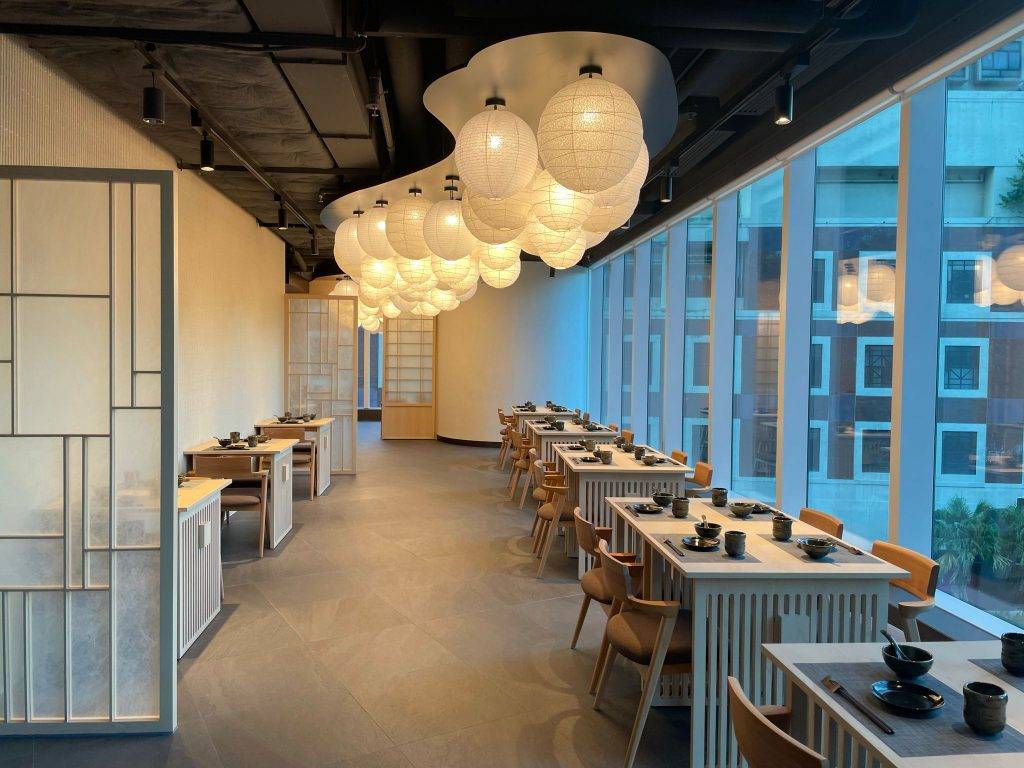 IKIGAI CONCEPTS是荃灣新開的日本餐廳，落地大玻璃設計，日光感十足。