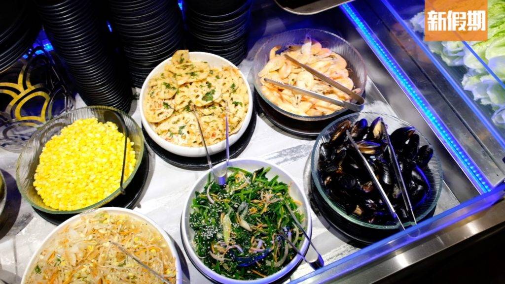 餐廳內有自助吧，每日精選10款韓式醃菜、沙律及冷盤海鮮。（圖片來源：新假期編輯部）