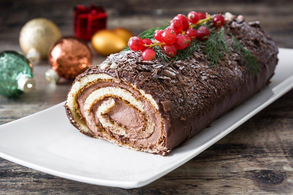 自助午餐及晚餐，都會供應傳統聖誕必吃的樹頭蛋糕。（圖片提供：ANGEL & DEVIL）