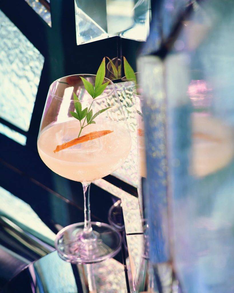 香港酒吧 酒吧餐廳推介｜一杯精美Cocktail當然不能少。