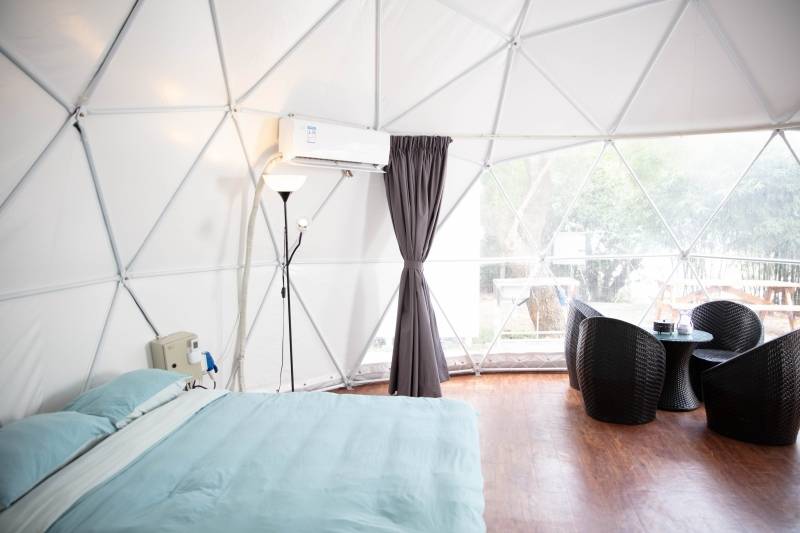 Glamping香港 私人露營 拱屋樓底高，設計風格簡潔。
