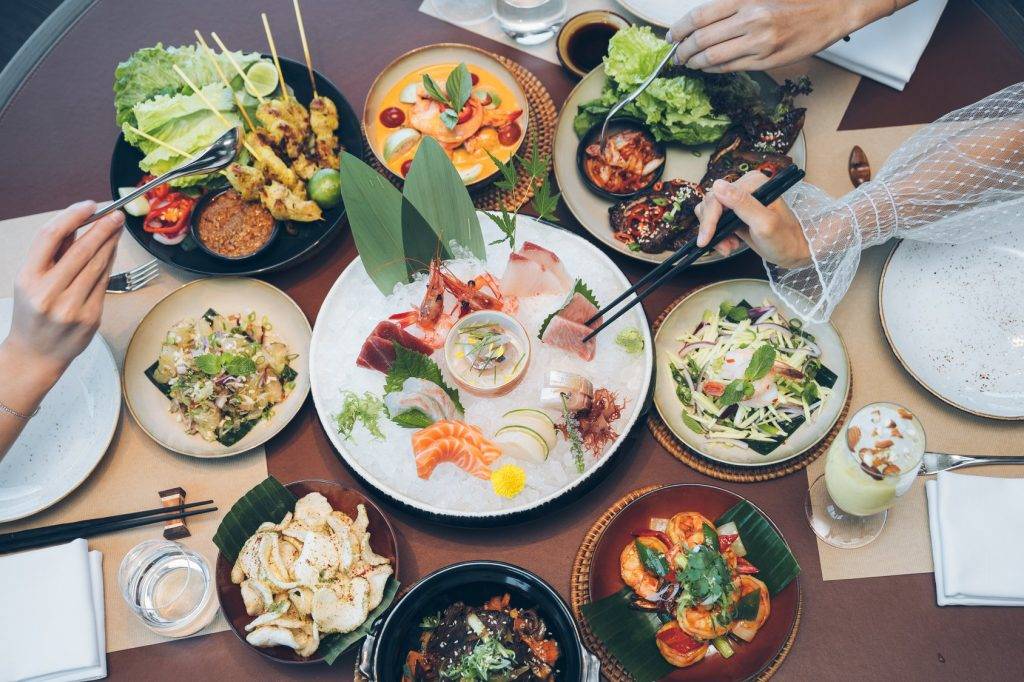 香港酒吧 酒吧餐廳推介｜記得要點些下酒菜，款款開胃吸引。