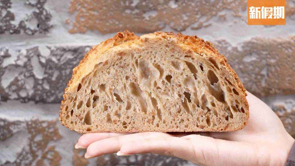 bakehouse 表面看似堅硬的麵包，內裡麵包鬆軟！