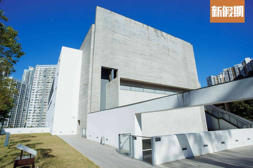 沙田好去處 車公廟體育館整體色調以木色、白色及水泥灰色為主，甫進內便有種走入台灣美術館的感覺。