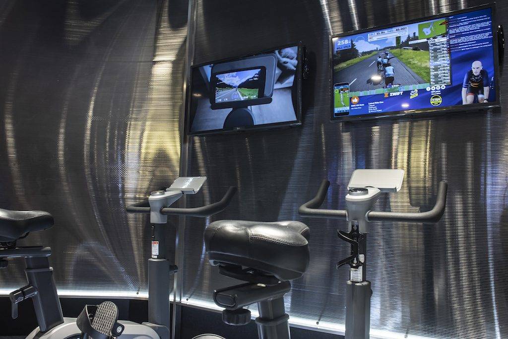 AI智能健身單車機加埋esports遊戲元素，運動趣味大增！