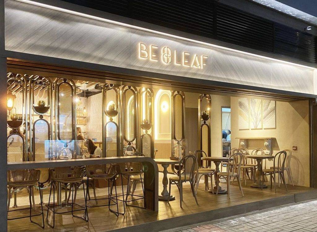 beleaf Be Leaf是觀塘新開的Cafe，一邊是落地玻璃設計。